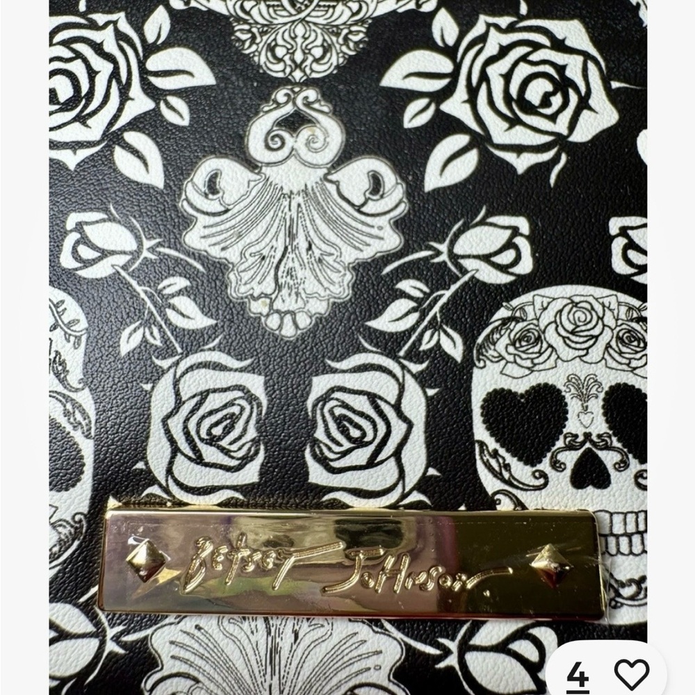 NWT Black and White Skull Pattern Wristlet Wallet Limited Edition - Picture 5 of 8